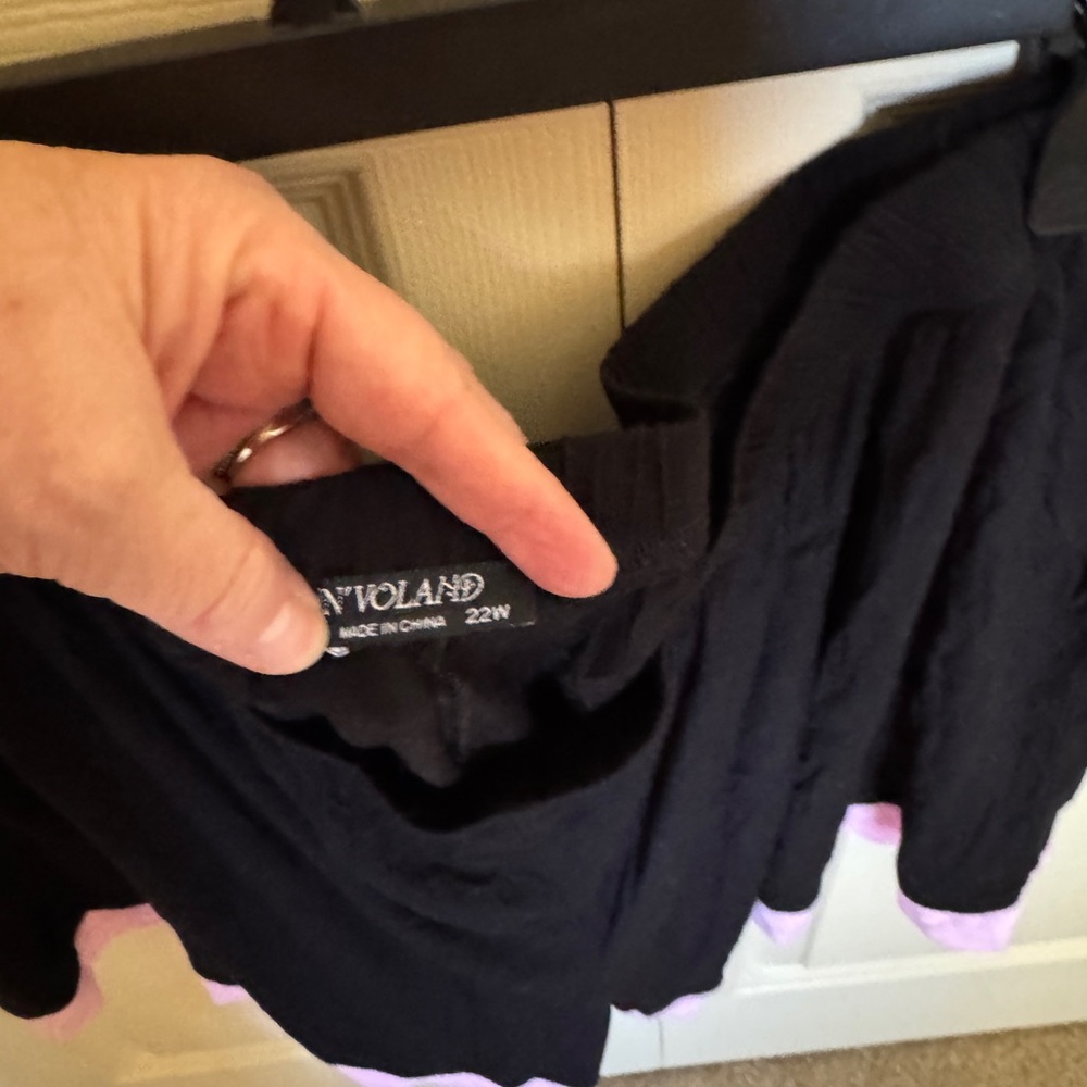 Elegant Black Pajama Shorts with Pink Trim - Picture 2 of 4